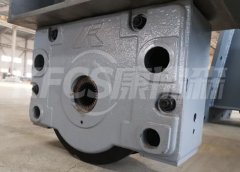 DRS traveling wheel box of crane with corner box structure as bearing support