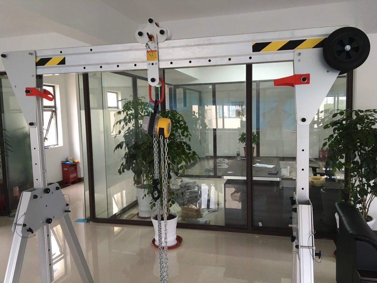 Aluminum portable mobile gantry crane