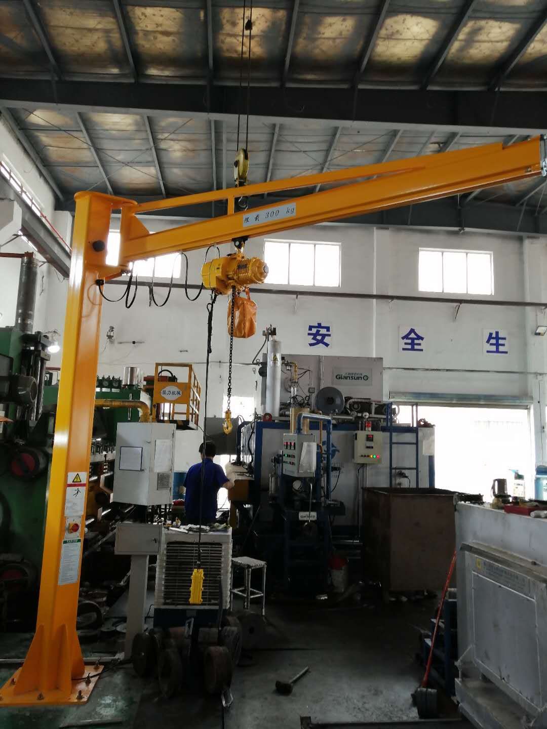 Small fixed cantilever jib crane